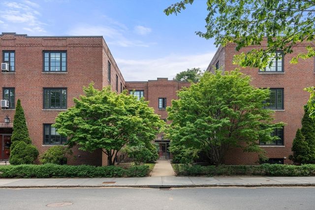15 Monmouth Court 5, Brookline, MA 02446