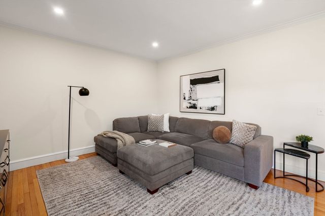 15 Monmouth Court 5, Brookline, MA 02446