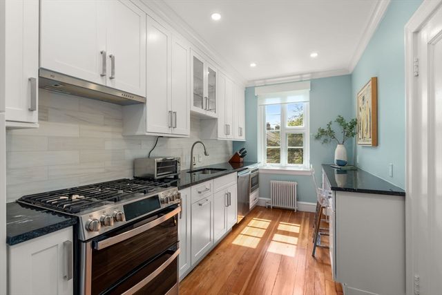 15 Monmouth Court 5, Brookline, MA 02446