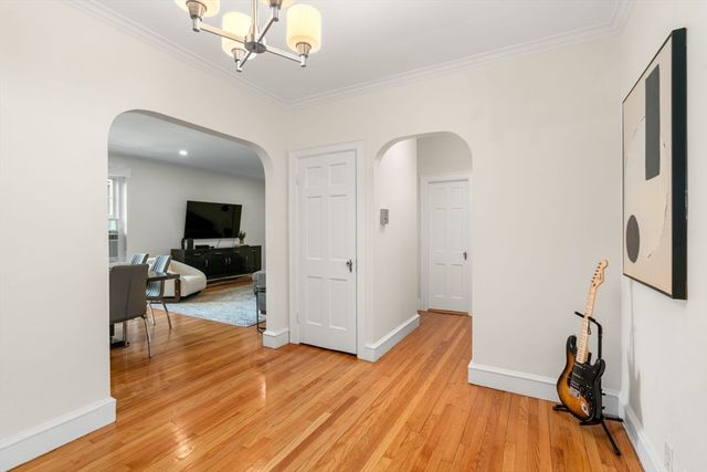 15 Monmouth Court 5, Brookline, MA 02446