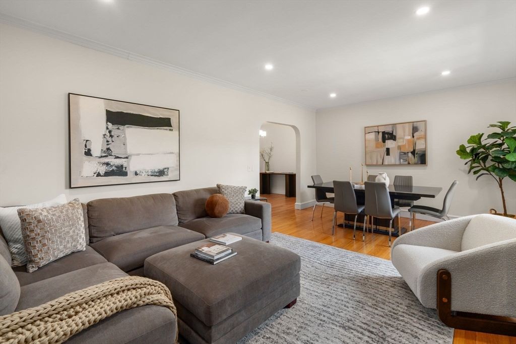 15 Monmouth Court 5, Brookline, MA 02446