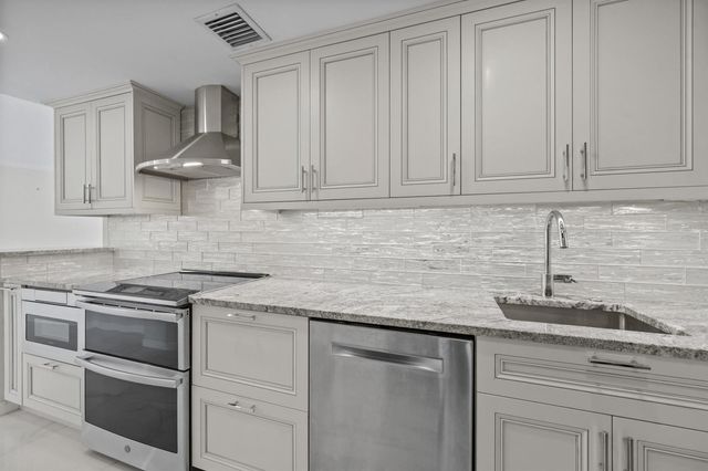 2760 S Ocean Boulevard 517, Palm Beach, FL 33480