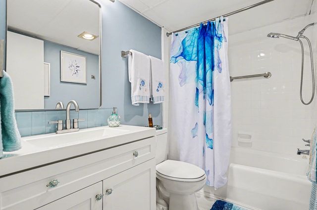 311 71st Ave N Apt 1C, Myrtle Beach, SC 29572