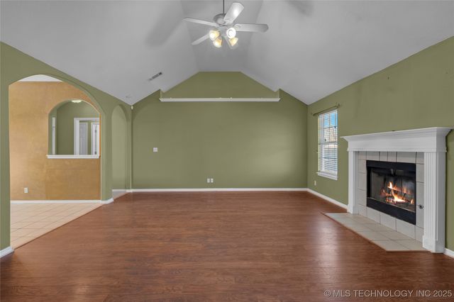 11824 N 107th East Place, Collinsville, OK 74021