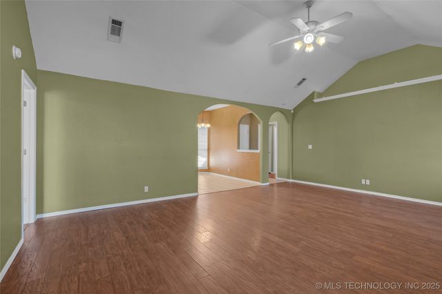 11824 N 107th East Place, Collinsville, OK 74021