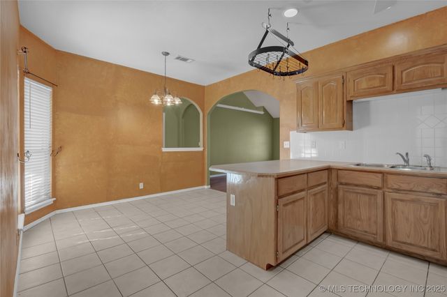 11824 N 107th East Place, Collinsville, OK 74021