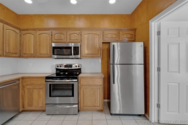 11824 N 107th East Place, Collinsville, OK 74021