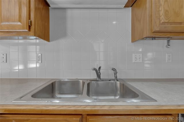 11824 N 107th East Place, Collinsville, OK 74021