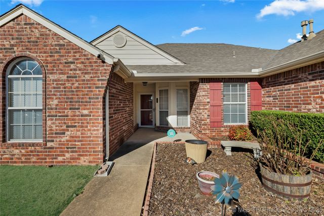 11824 N 107th East Place, Collinsville, OK 74021
