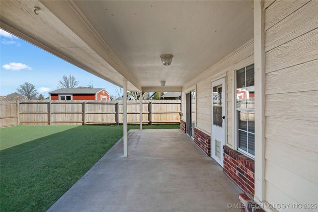 11824 N 107th East Place, Collinsville, OK 74021