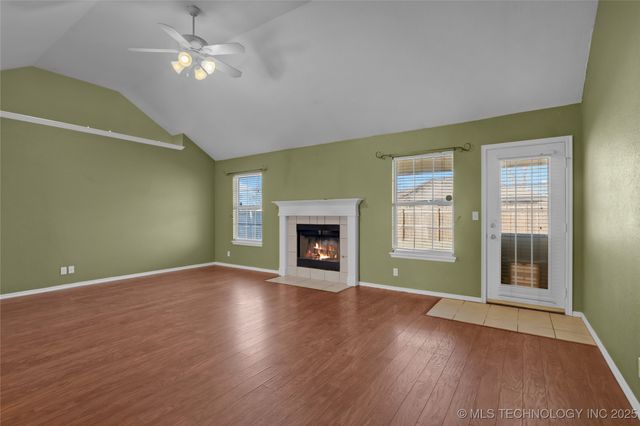 11824 N 107th East Place, Collinsville, OK 74021