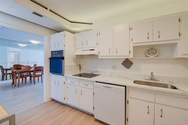 1001 91 511, Bay Harbor Islands, FL 33154