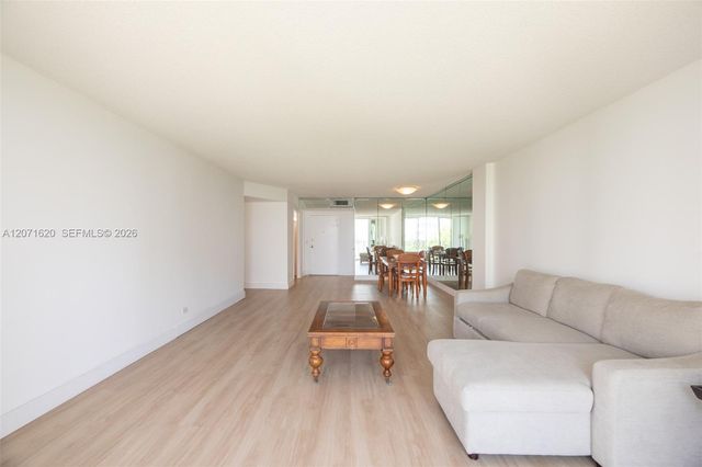 1001 91 511, Bay Harbor Islands, FL 33154