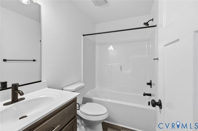 5245 Courtland Rd, Disputanta, VA 23842