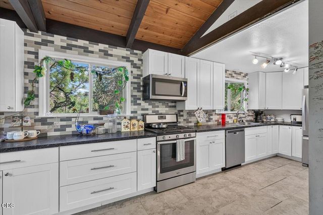 1277 N 5th Avenue, Gold Hill, OR 97525