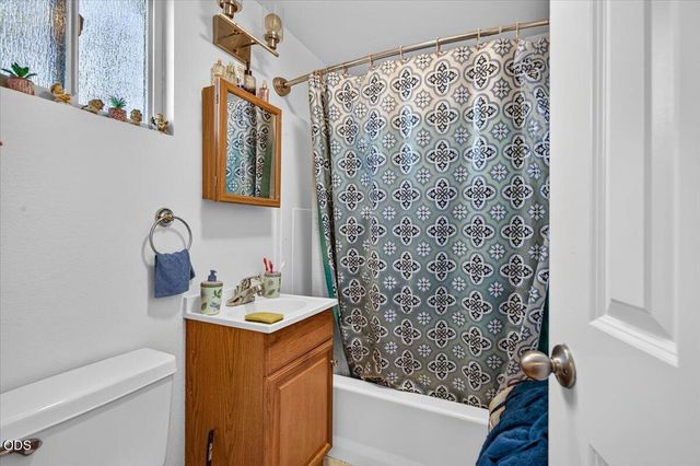 1277 N 5th Avenue, Gold Hill, OR 97525