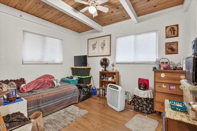 1277 N 5th Avenue, Gold Hill, OR 97525