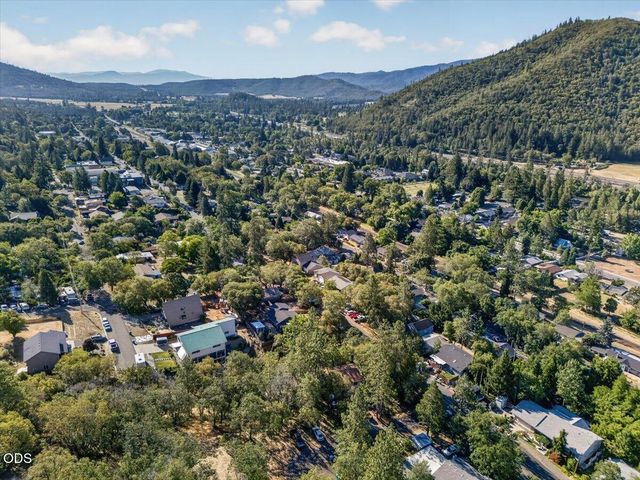 1277 N 5th Avenue, Gold Hill, OR 97525