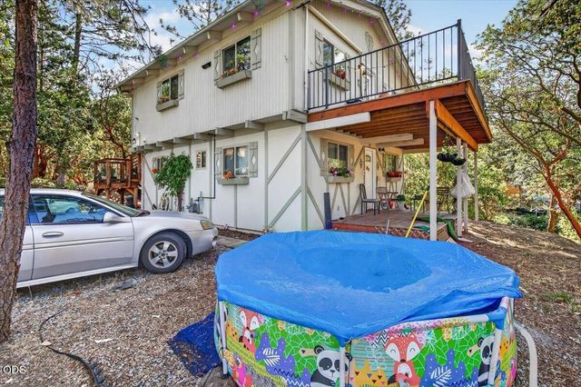 1277 N 5th Avenue, Gold Hill, OR 97525