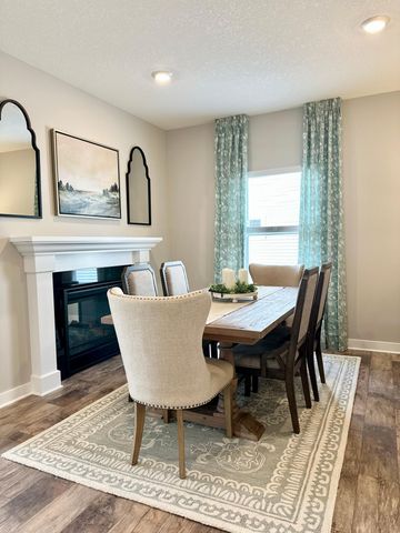 1692 Oak Creek Pass, Chaska, MN 55318