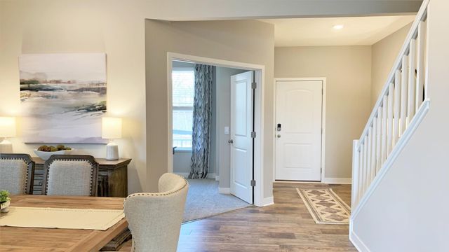 1692 Oak Creek Pass, Chaska, MN 55318