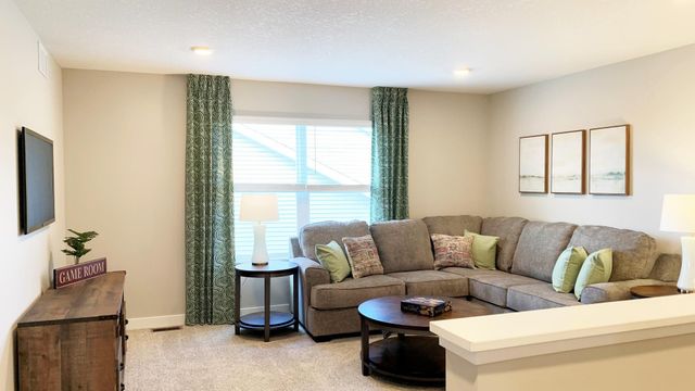 1692 Oak Creek Pass, Chaska, MN 55318