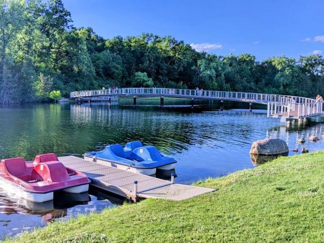 1692 Oak Creek Pass, Chaska, MN 55318