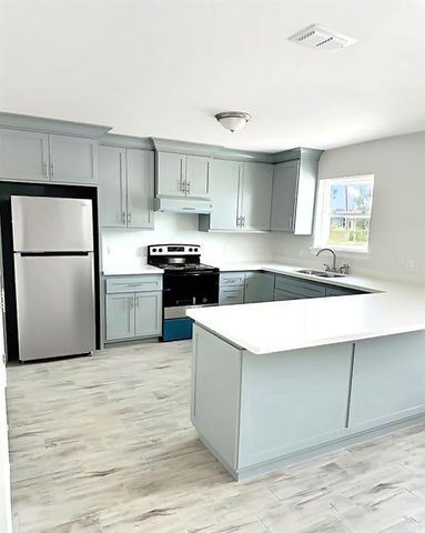 925 N Iowa Avenue, Brownsville, TX 78521