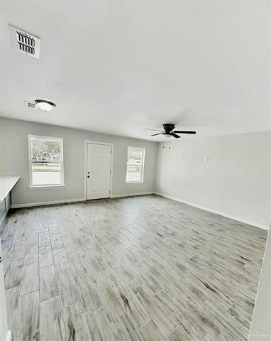 925 N Iowa Avenue, Brownsville, TX 78521