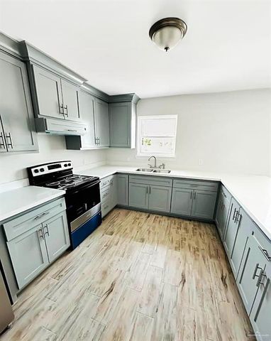 925 N Iowa Avenue, Brownsville, TX 78521