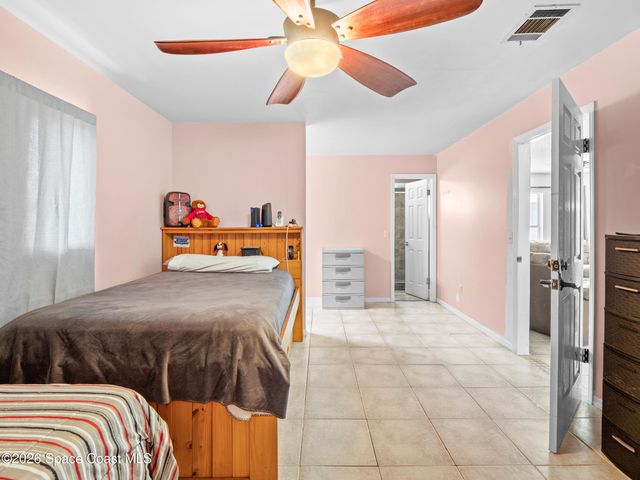 674 Antigua Street NE, Palm Bay, FL 32907