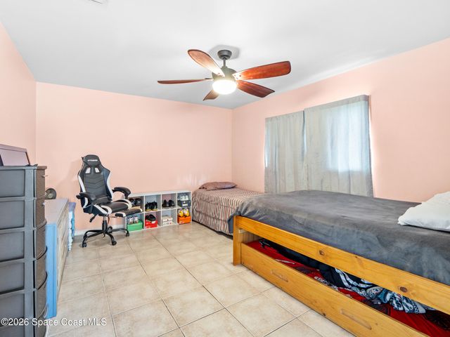 674 Antigua Street NE, Palm Bay, FL 32907