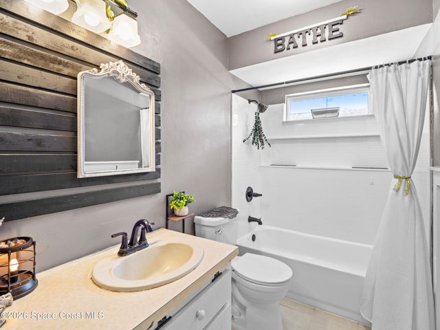 674 Antigua Street NE, Palm Bay, FL 32907