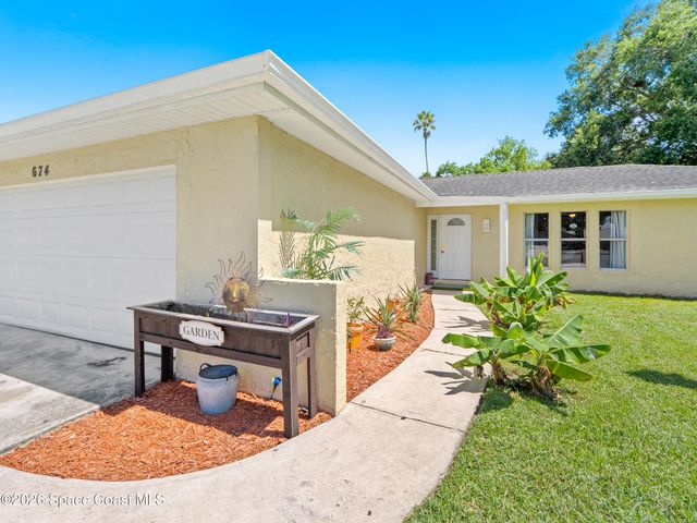 674 Antigua Street NE, Palm Bay, FL 32907