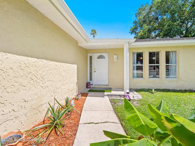 674 Antigua Street NE, Palm Bay, FL 32907