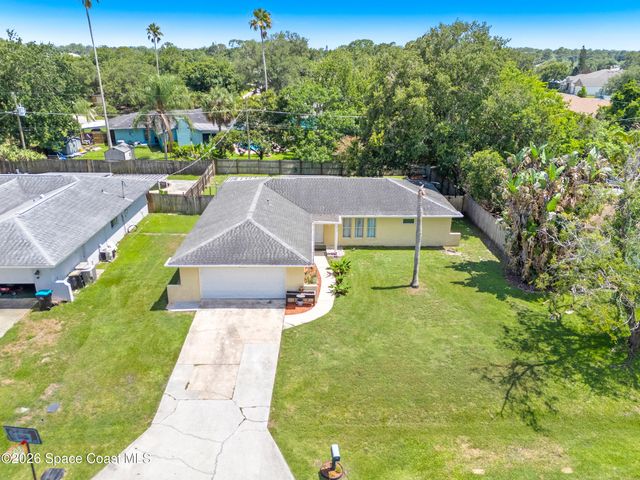 674 Antigua Street NE, Palm Bay, FL 32907
