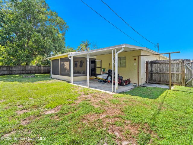 674 Antigua Street NE, Palm Bay, FL 32907