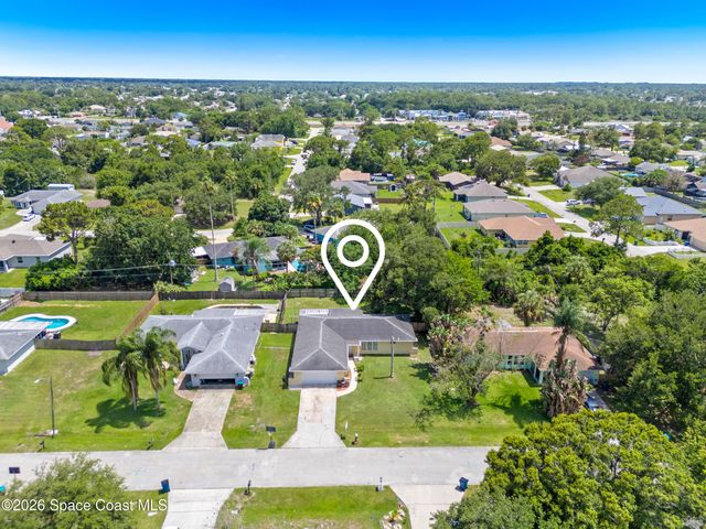 674 Antigua Street NE, Palm Bay, FL 32907