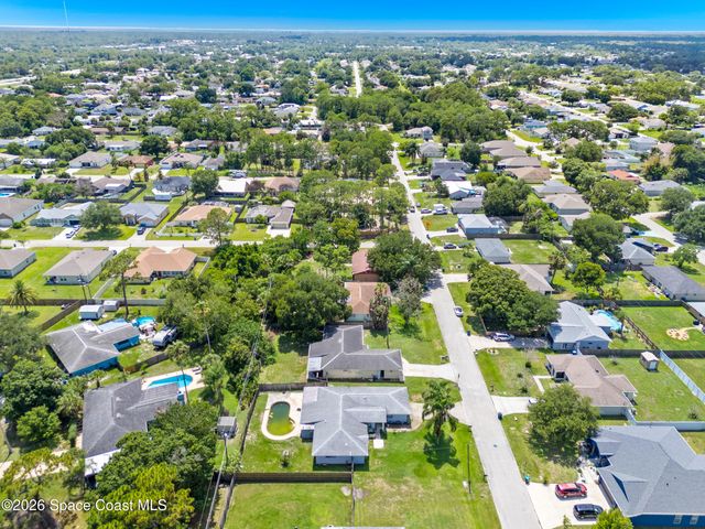 674 Antigua Street NE, Palm Bay, FL 32907