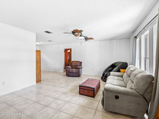 674 Antigua Street NE, Palm Bay, FL 32907