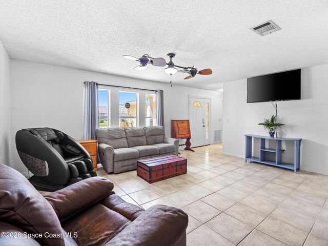 674 Antigua Street NE, Palm Bay, FL 32907