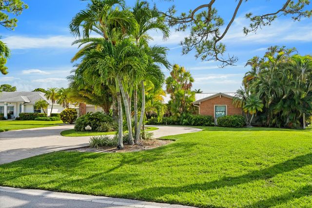 1310 NW LAKESIDE Trail, Stuart, FL 34994