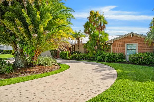 1310 NW LAKESIDE Trail, Stuart, FL 34994