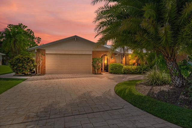 1310 NW LAKESIDE Trail, Stuart, FL 34994