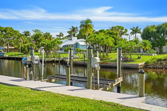 1310 NW LAKESIDE Trail, Stuart, FL 34994