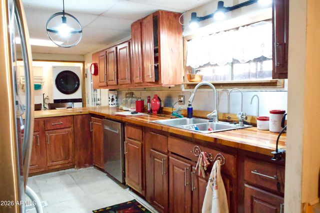 164 W MORRIS Drive, Queen Valley, AZ 85118