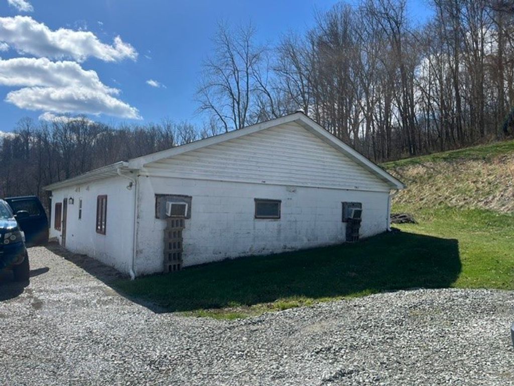 178 S South California Drive, W Pike Run Twp, PA 15423