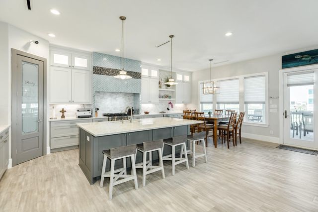 3827 Sea Breeze Lane, Galveston, TX 77554