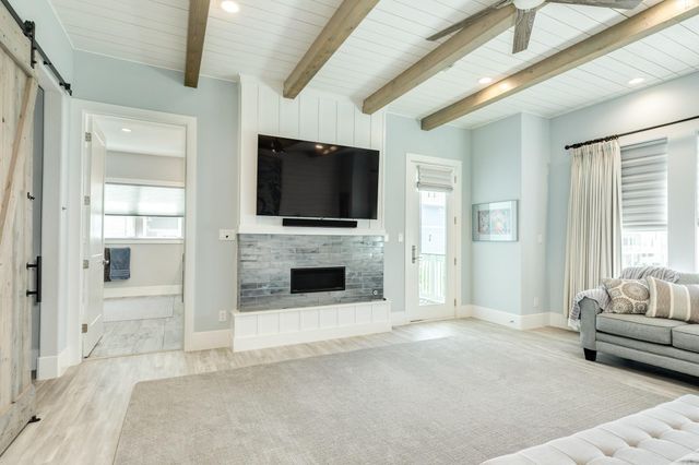 3827 Sea Breeze Lane, Galveston, TX 77554