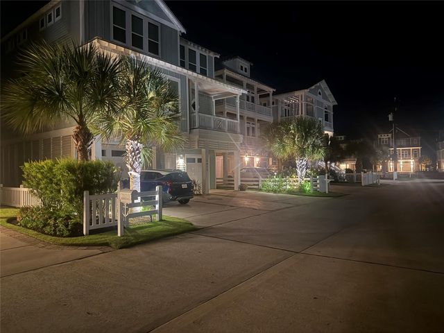 3827 Sea Breeze Lane, Galveston, TX 77554